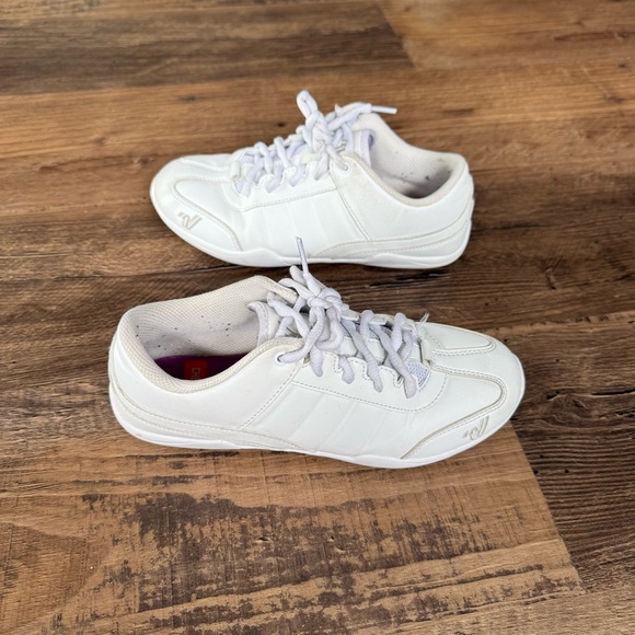 Varsity Cheer Shoes White Athletic Cheer Sneakers Varsity size 6.5 - Picture 1 of 7